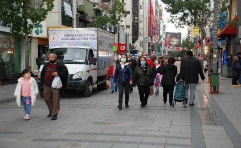 Karşıyaka Çarşı'da yılbaşı hareketliliği