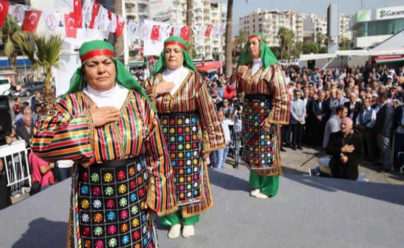 Karşıyaka'da aşure kazanı kaynadı