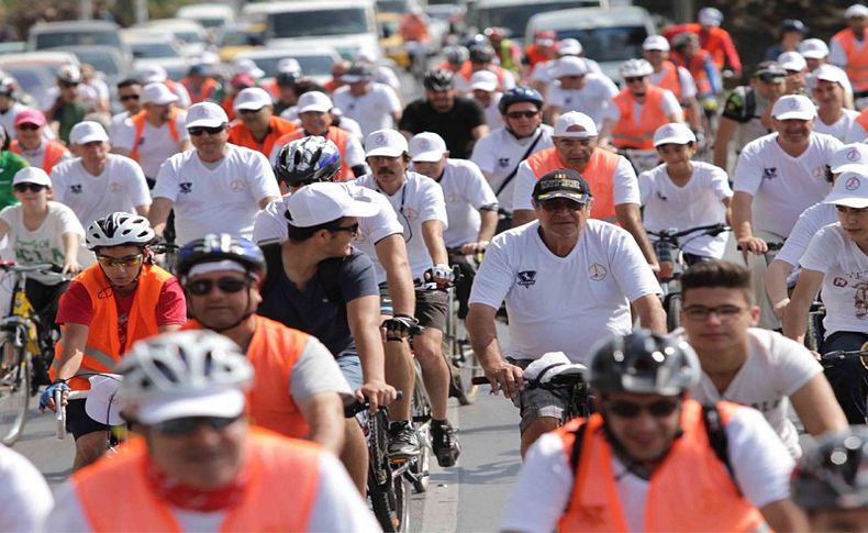 Karşıyaka’da bir ilk: Bisiklet takımı yola çıkıyor