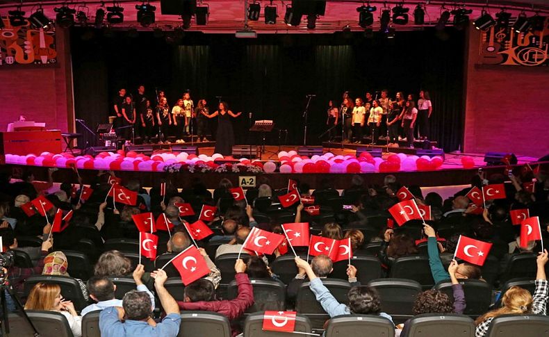 Karşıyaka’da Cumhuriyet coşkusu bitmiyor