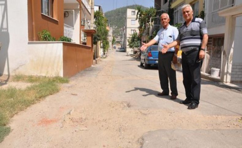 Karşıyaka'da doğalgaz geldi yollar hala bozuk