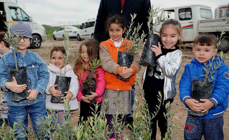 Karşıyaka'da fidanlar toprakla buluştu