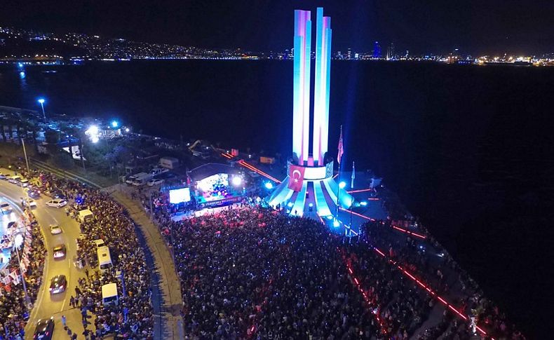 Karşıyaka’dan Anneler Günü için muhteşem kutlama
