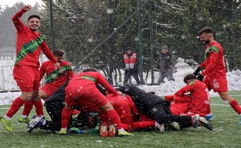 Karşıyaka'dan buz zeminde altın üçlük