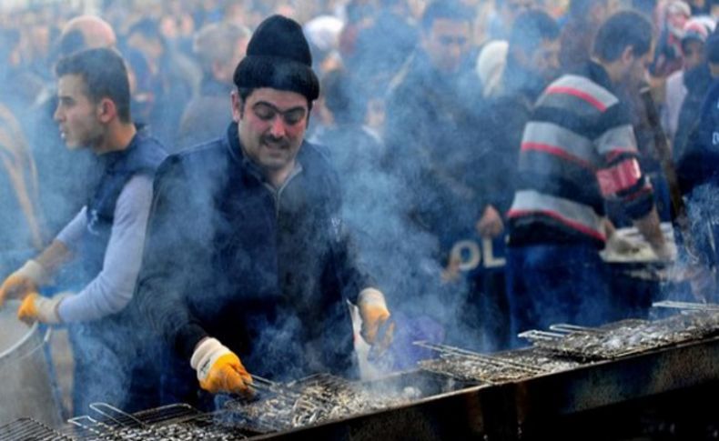 Karşıyaka hamsi ziyafetine hazırlanıyor