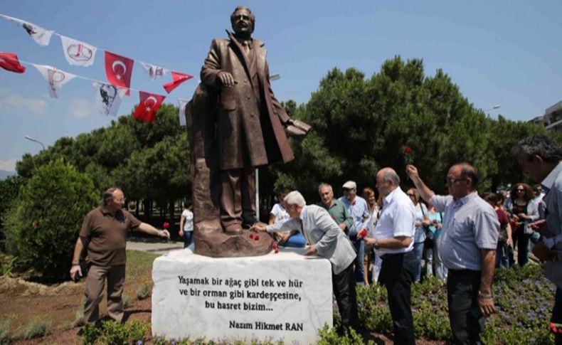 Karşıyaka Nazım Hikmet’i andı