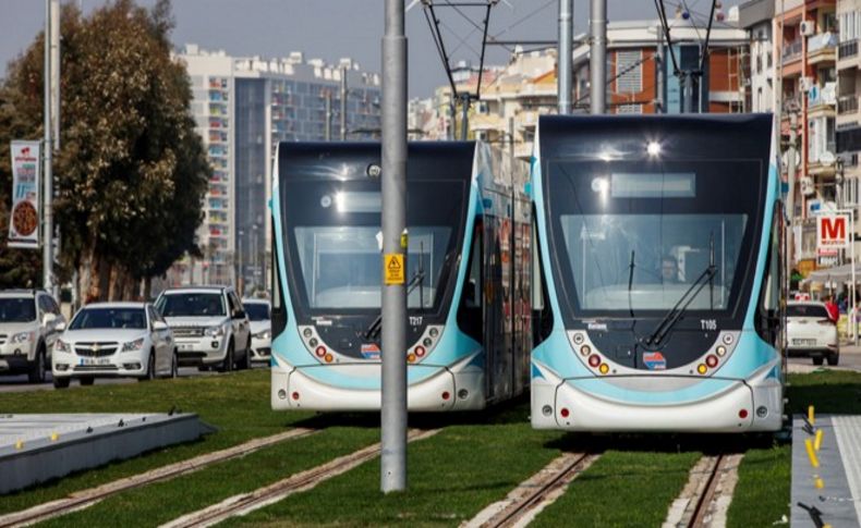 Karşıyaka Tramvayında seferler iki kez durdu!