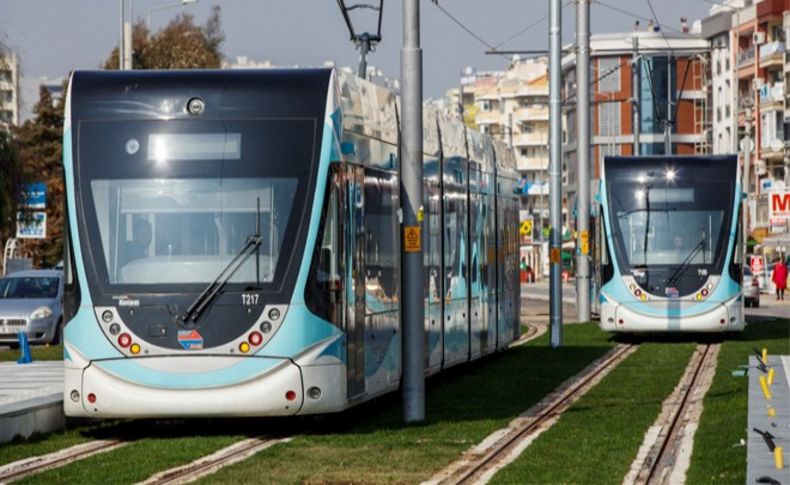 Karşıyaka Tramvayı'nın 17 aracı da geldi