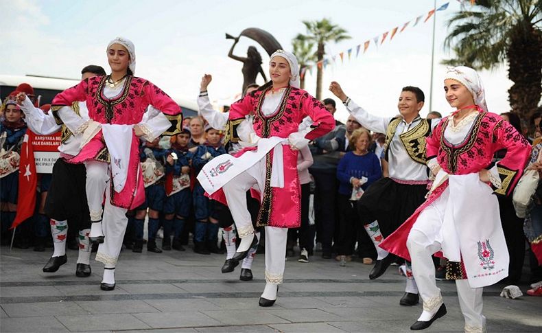 Karşıyaka'yı 23 Nisan coşkusu sardı