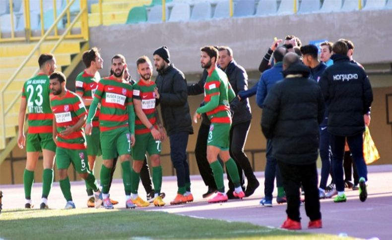 Karşıyaka'yı hakem hatalar yaktı