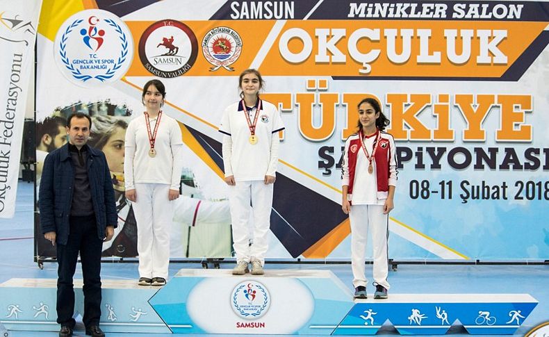 Karşıyakalı Azra Türkiye ikincisi