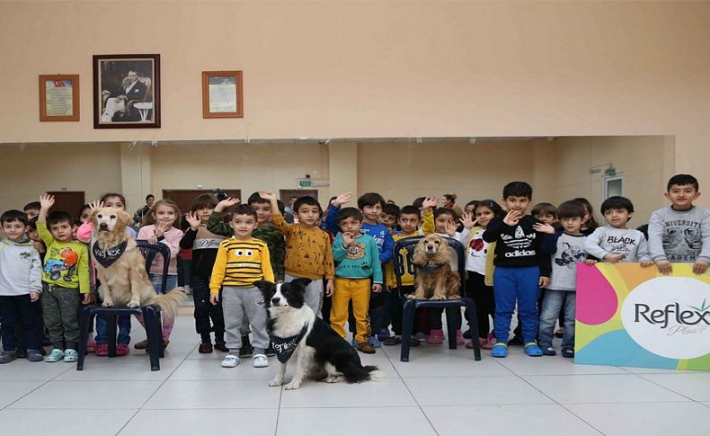 Karşıyakalı miniklerden sevimli köpeklere büyük ilgi