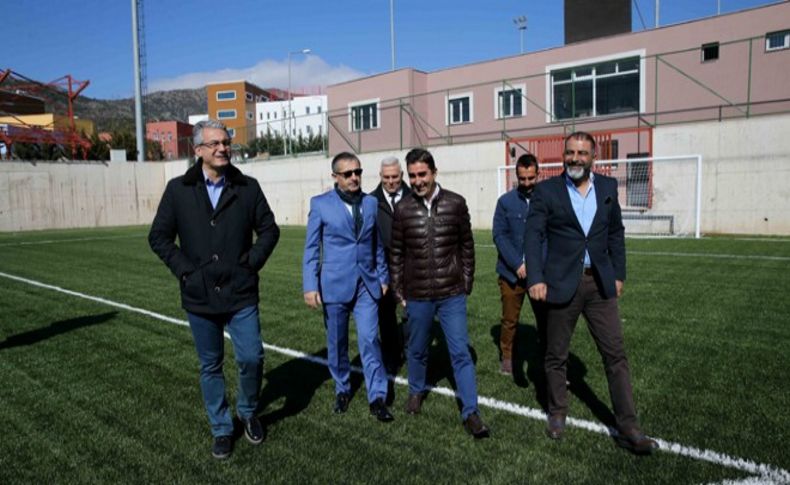 Karşıyaka'ya efsaneler sahası