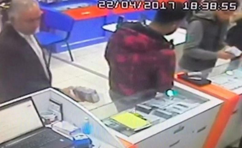 Kaşla göz arasında böyle çaldı