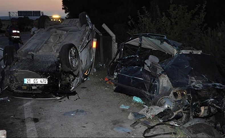 Uşak-İzmir karayolunda feci kaza: Savaş alanına döndü