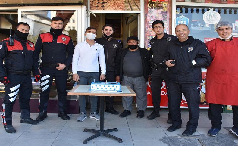 Kavga ihbarına gelen polislere pasta sürprizi!