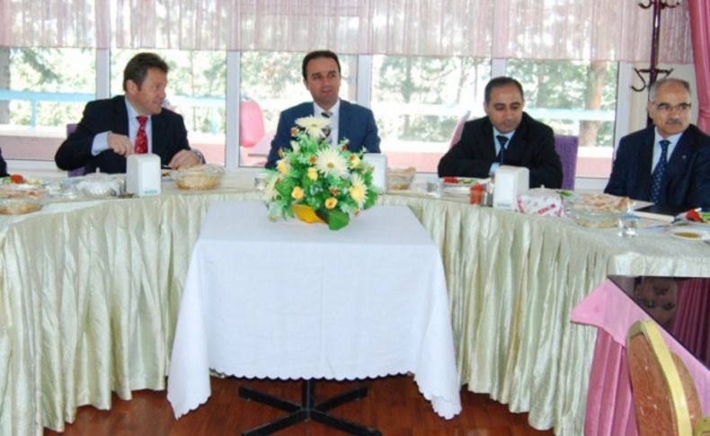 Kaymakam Erkan muhtarlarla kahvaltıda bir araya geldi