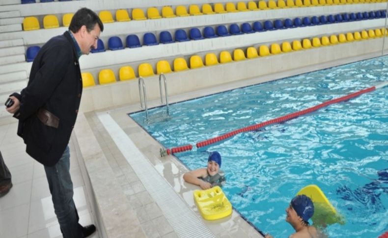 Kaynaklar Köyü çocuklarının havuz keyfi