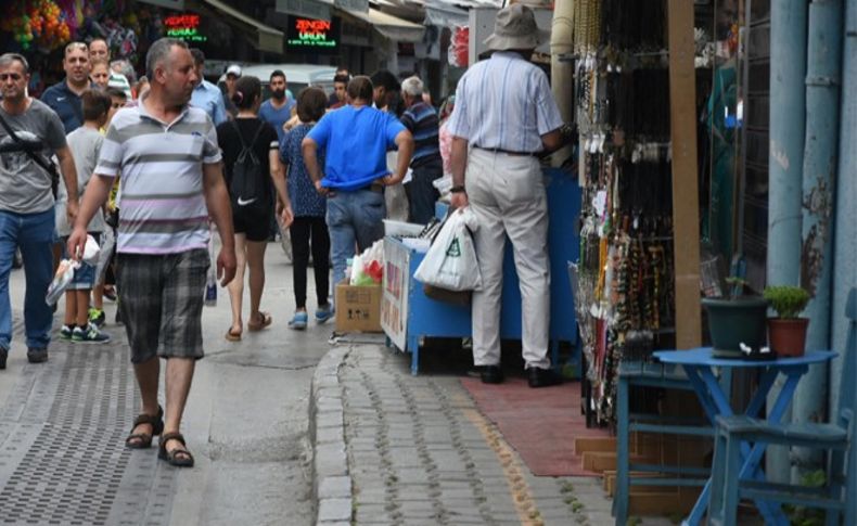 Kemeraltı Çarşısı'nda esnaf çizgiyi aştı!