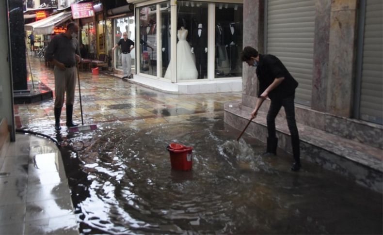 Kemeraltı esnafından belediyeye altyapı tepkisi