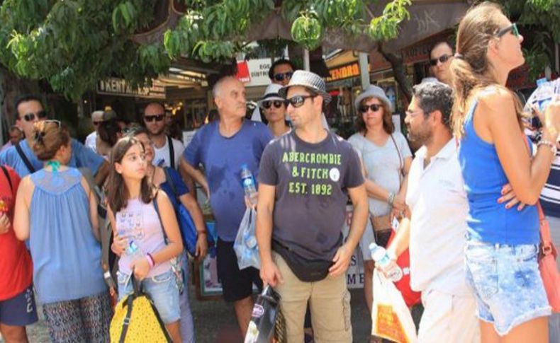 Kemeraltı'na turist girdi