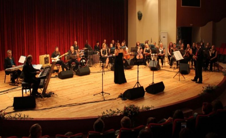 Kent Orkestrası ile ilk konserine çıktı