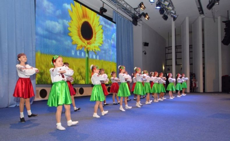 Kiev’de 23 Nisan coşkusu salona sığmadı