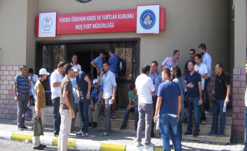 Kıl çadırda değil KYK yurdunda kaldılar