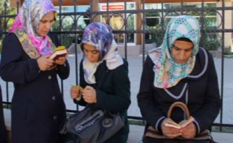 25 polise gözaltı