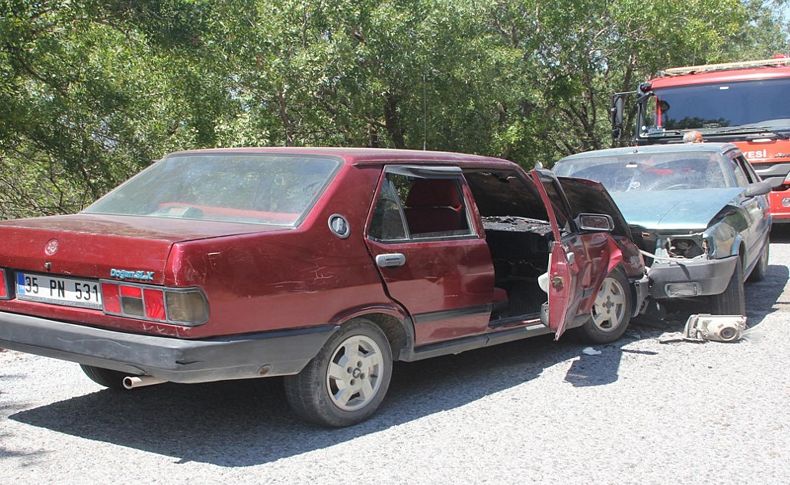Kınık'ta iki otomobil çarpıştı: 6 yaralı