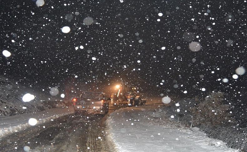 Kiraz'da kar yağışı hayatı olumsuz etkiledi