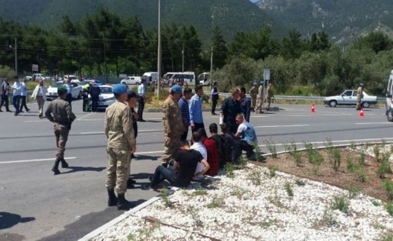 Kırkağaç'ta kaza; Asker ve korucular yaralandı