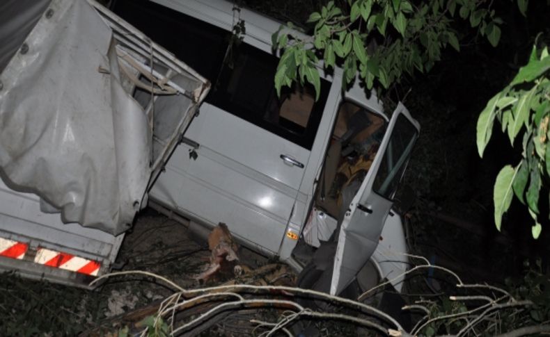 Kırşehir'de kaza: 2 ölü, 13 yaralı