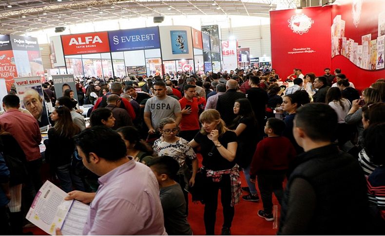 Kitap Fuarı'na İzmirlilerden yoğun ilgi