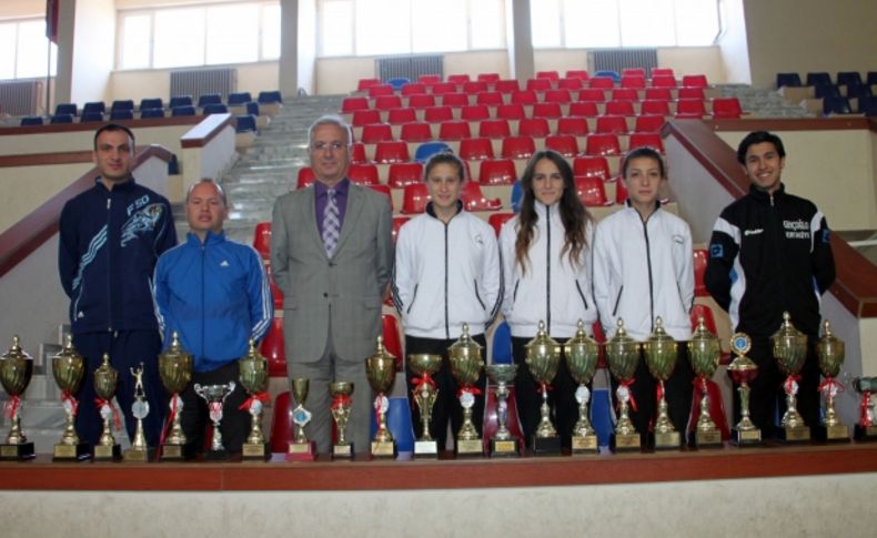 Kız bayan futbol takımı seneye şampiyonluğu hedefliyor