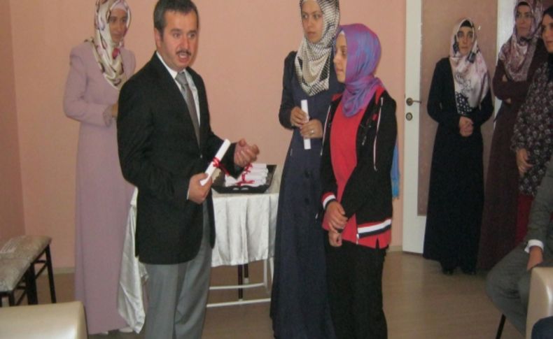 Kız Gençlik Merkezi'nin yıl sonu sertifika töreni yapıldı