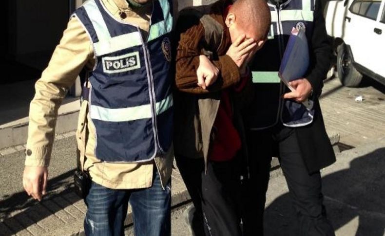 Kiz Öğrencileri 'omuz Attiklarini' Sanip Biçaklamiş
