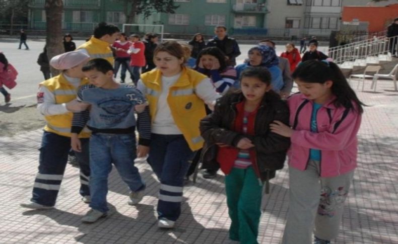Kız öğrencinin 'biber gazı' merakı okulu birbirine kattı