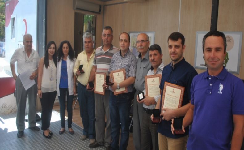 Kızılay'dan 10 kez kan bağışı yapanlara bronz madalya