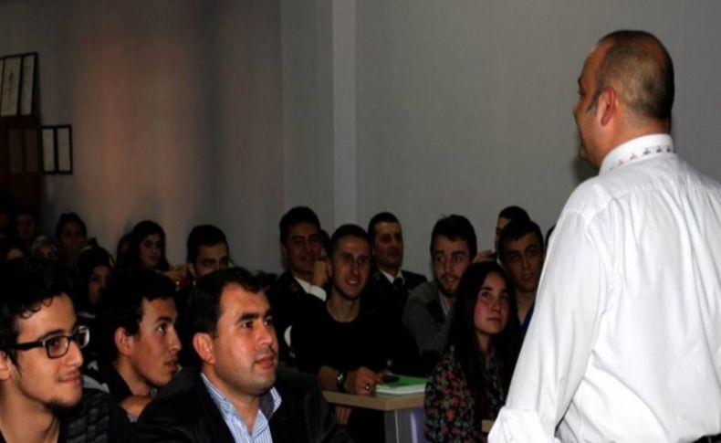 Kızılay'dan Gerze MYO öğrencilerine kan bağışı semineri