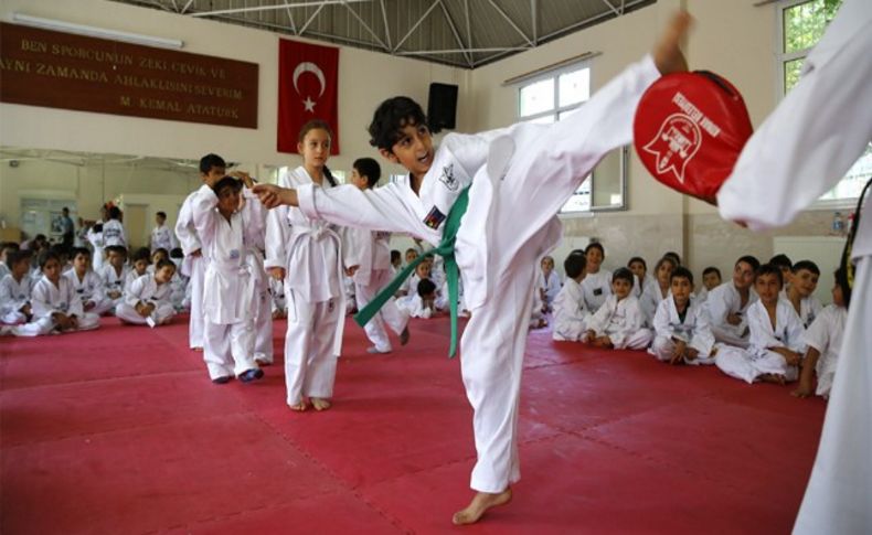 Geleceğin şampiyonları Konak'ta yetişiyor