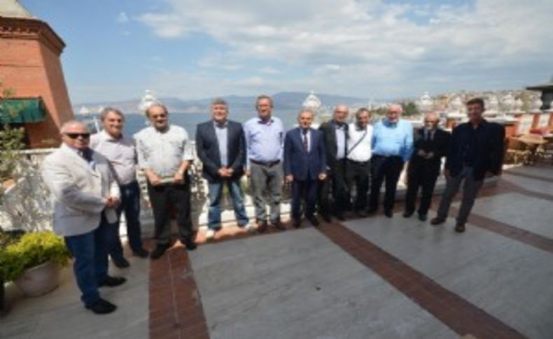 Vatandaşa tekme ödül aldı