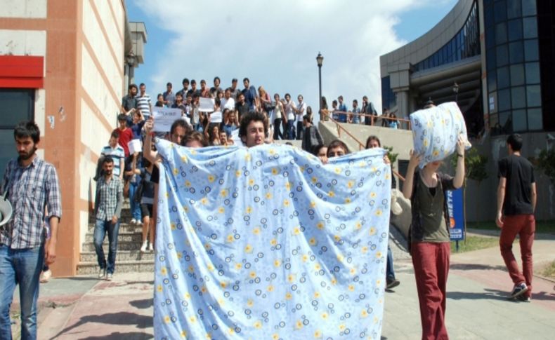 Kocaeli Üniversitesi'nden, eyleme katılan öğrencilere mazeret sınavı hakkı