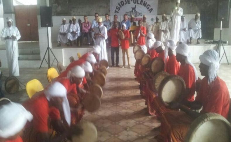Komor halkı, kurban getiren Türkleri misafir etmek için yarıştı