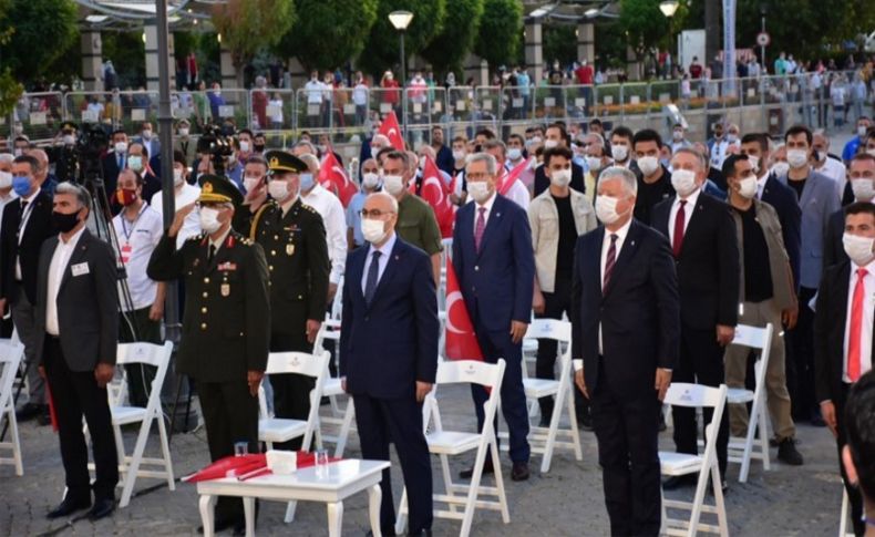 Konak Meydanı’nda 15 Temmuz anması