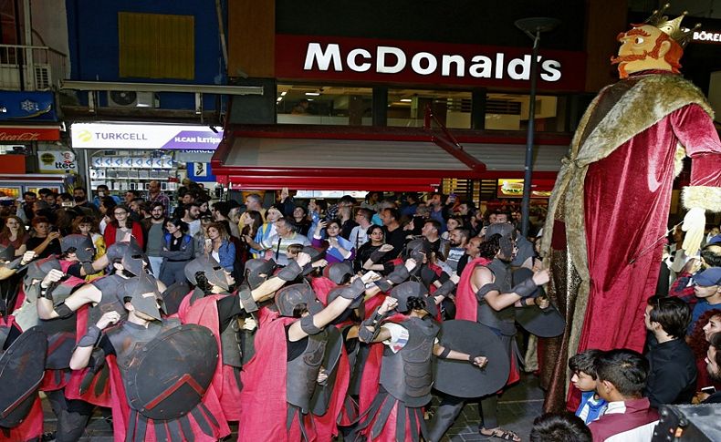Konak’ta 4 gün 4 gece tiyatro