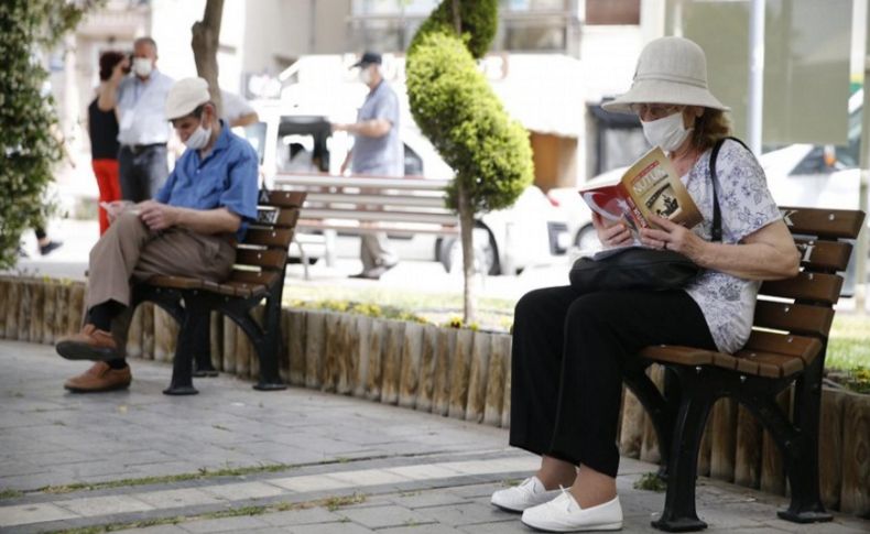 Konak'ta 65 yaş ve üstüne anlamlı hediye