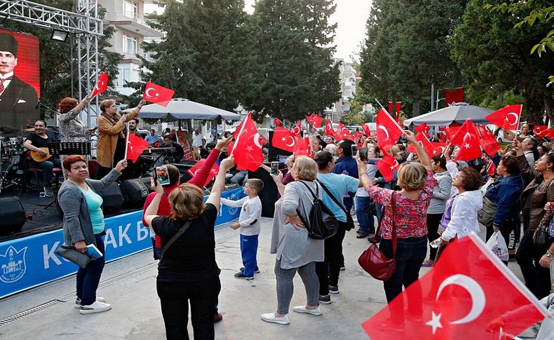 Konak'ta cumhuriyet coşkusu mahallelerden başladı