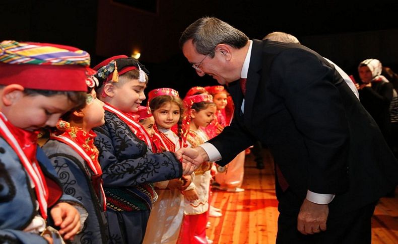 Konak’ta halk oyunları şenliği göz doldurdu