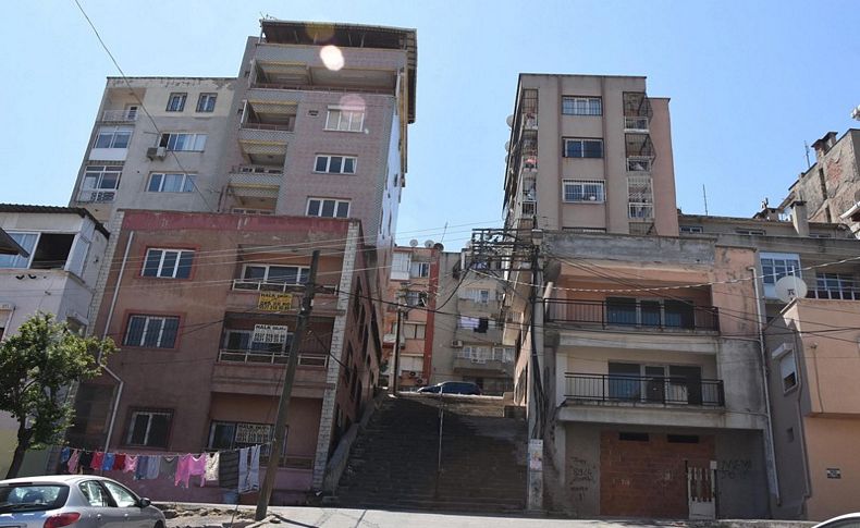 Konak'ta spreyli hırsız kabusu; Muhtarı da soydular
